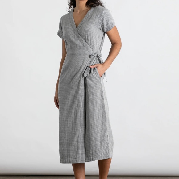 Bridge & Burn Dresses & Skirts - NWT Bridge & Burn Saria Wrap Dress w/ Pockets